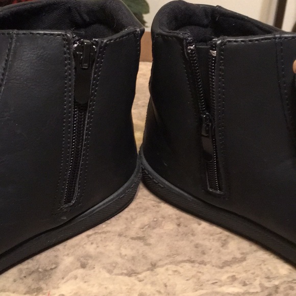 Via Pinky Sneakers - Picture 6 of 8